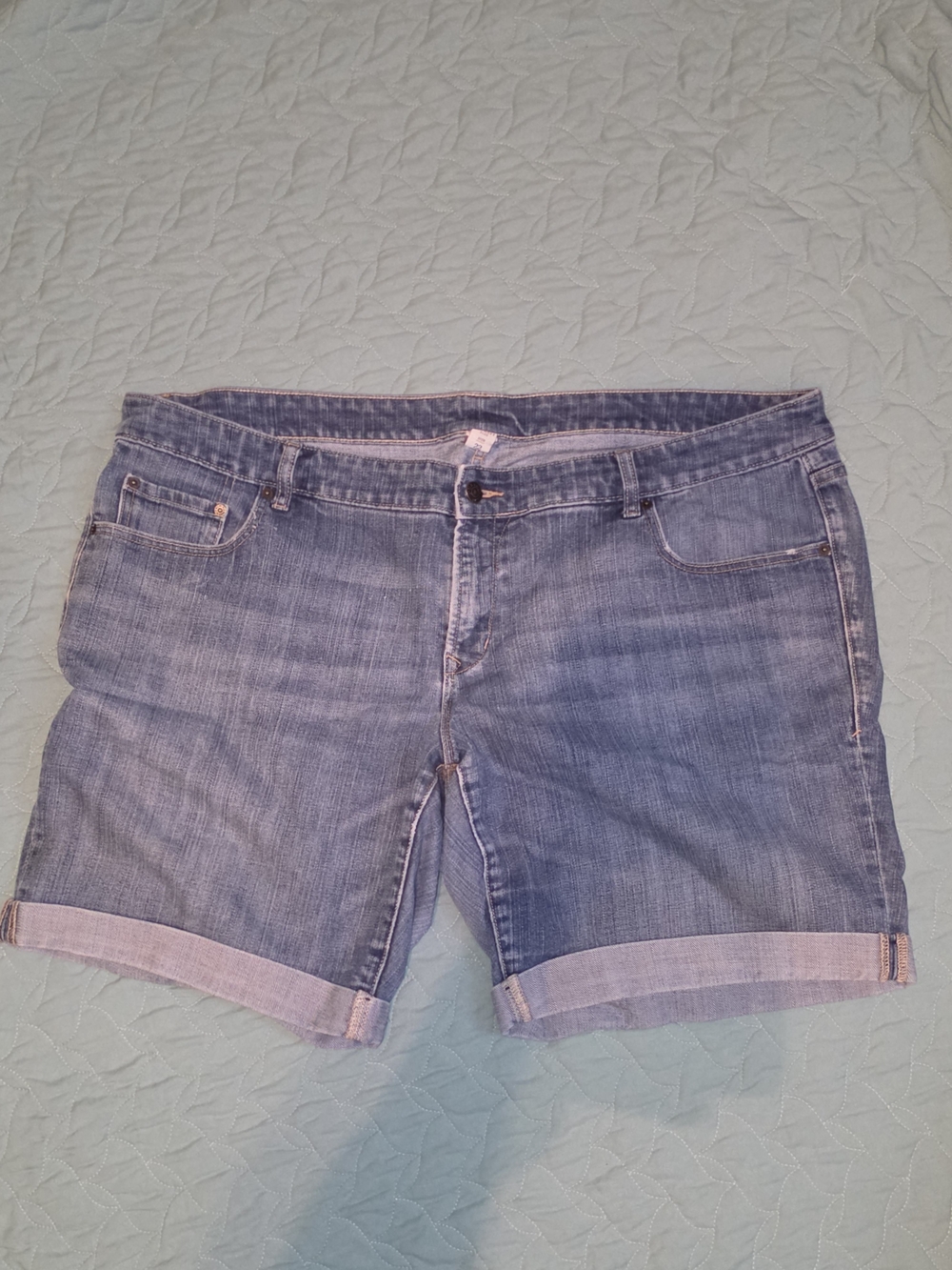 Old Navy Women's Light Blue Rolled-Hem Denim Shorts